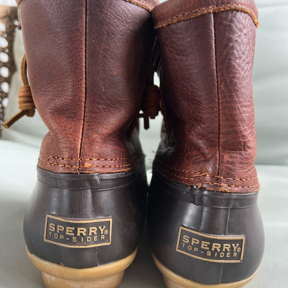 Women’s size 8 Sperry duck boots.